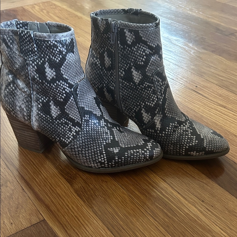 Carlos by Carlos Santana Gray and Black Ankle Boots with Snakeskin Pattern